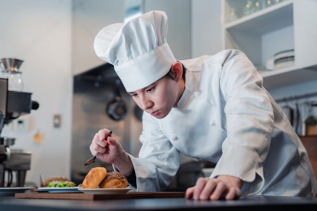 Les critères pour bien choisir une veste de cuisine pour homme